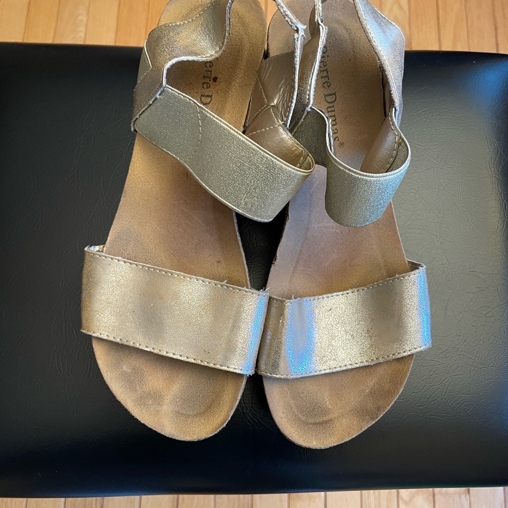 Pierre Dumas Wedges - Picture 4 of 5